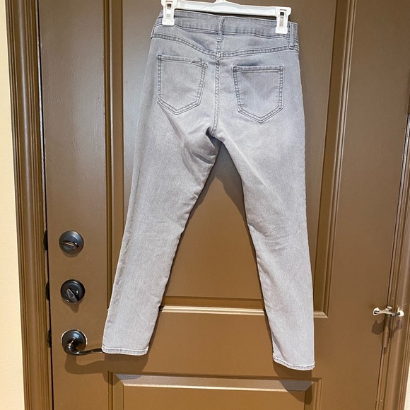 Grey Jeans - Picture 3 of 3